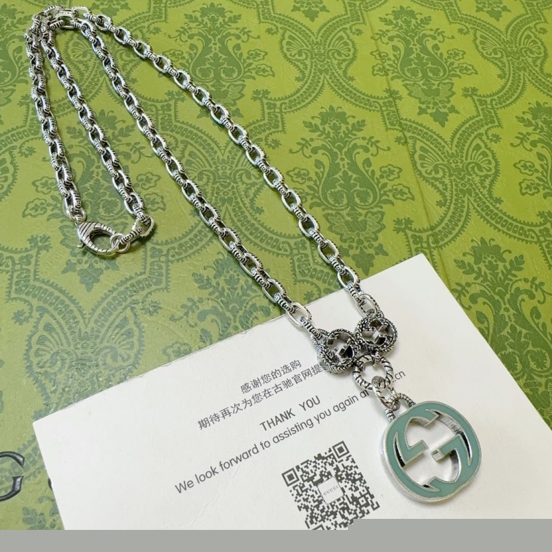 G*u*i necklaces